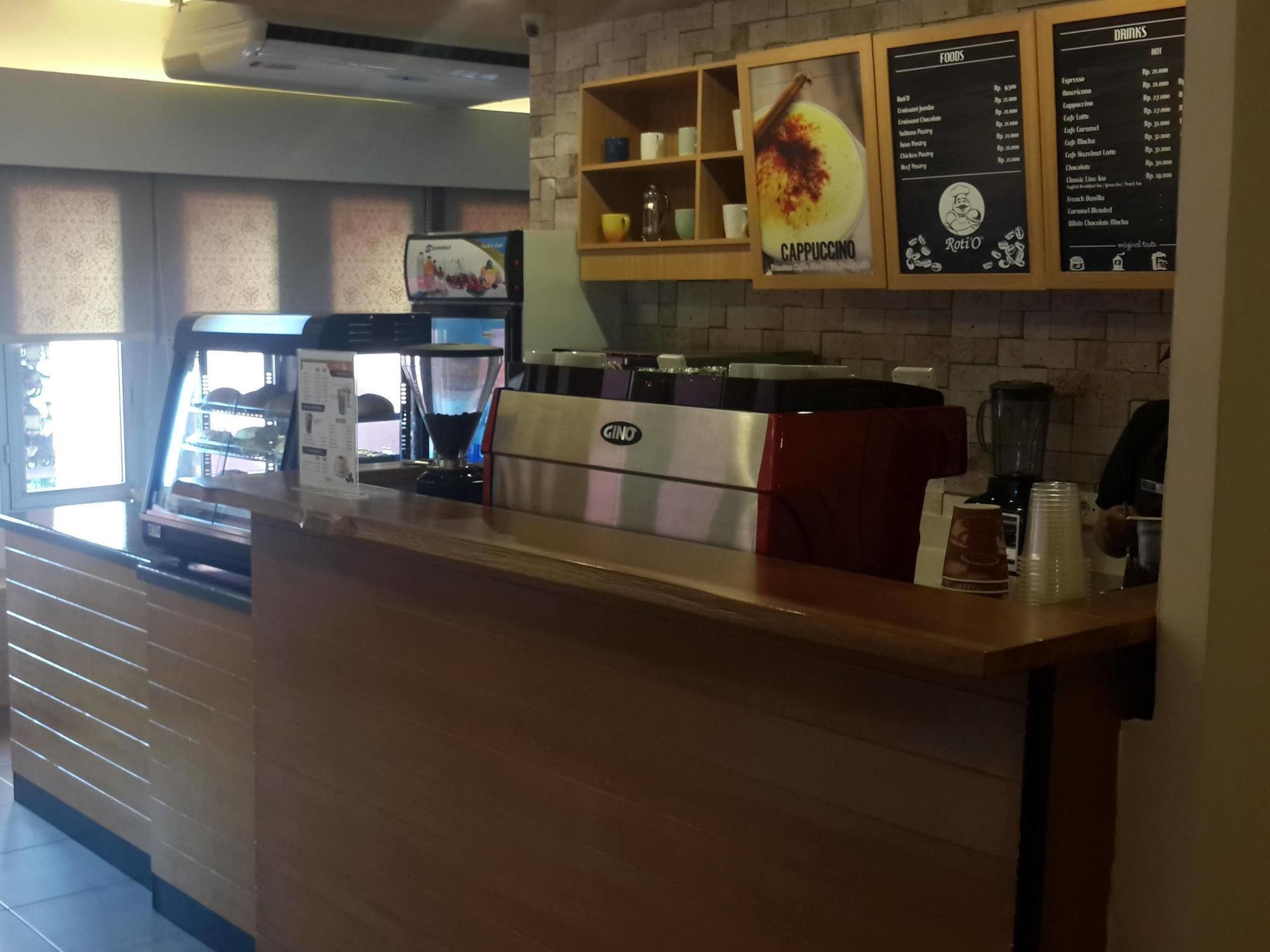 D'Primahotel Airport Jakarta Terminal 1A Tangerang Exteriör bild